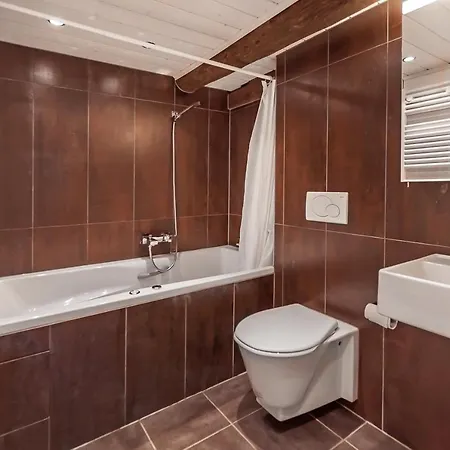 Charming Little For 6 People & Free Lockers * 格林德瓦