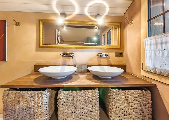 Chalet Charming Little For 6 People & Free Lockers *